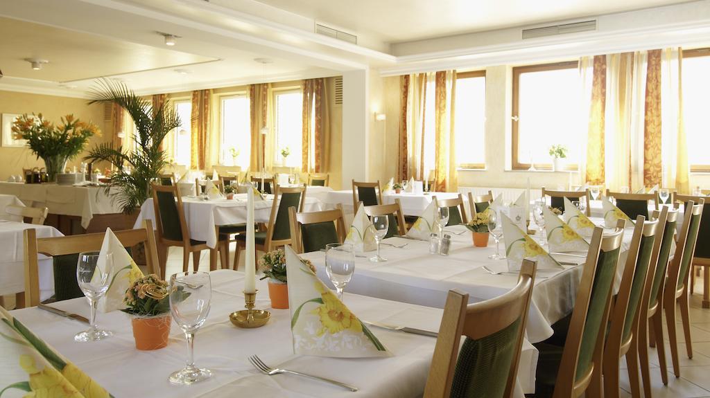 Hotel Regina Цирндорф Экстерьер фото